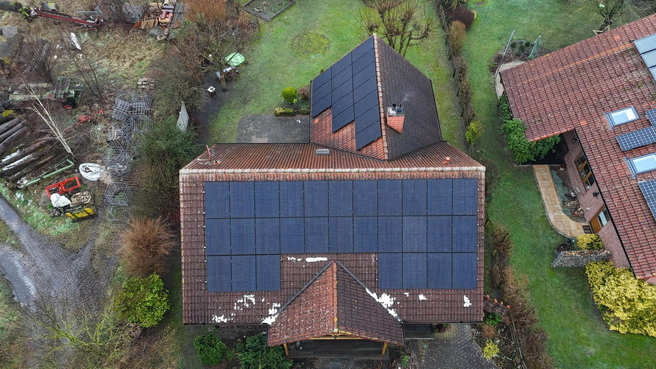 Photovoltaikanlage mit Fullblack-Modulen in Eschede in der Lüneburger Heide - installiert von Autaris Energy
