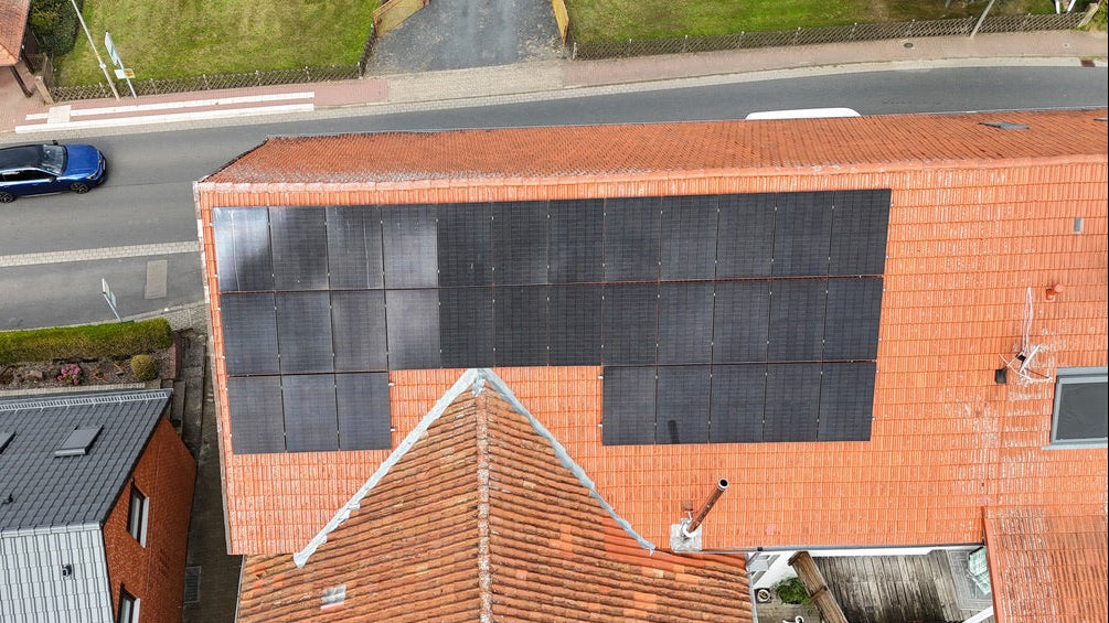 PV-Anlage mit Fullblack-Modulen in Bovenden bei Göttingen in Niedersachsen - installiert von Autaris Energy