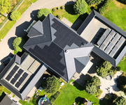 Photovoltaikanlage auf Schrägdach und Flachdächern eines Wohnhauses in Ahnsbeck bei Celle - Solar-Komplettlösung von Autaris Energy