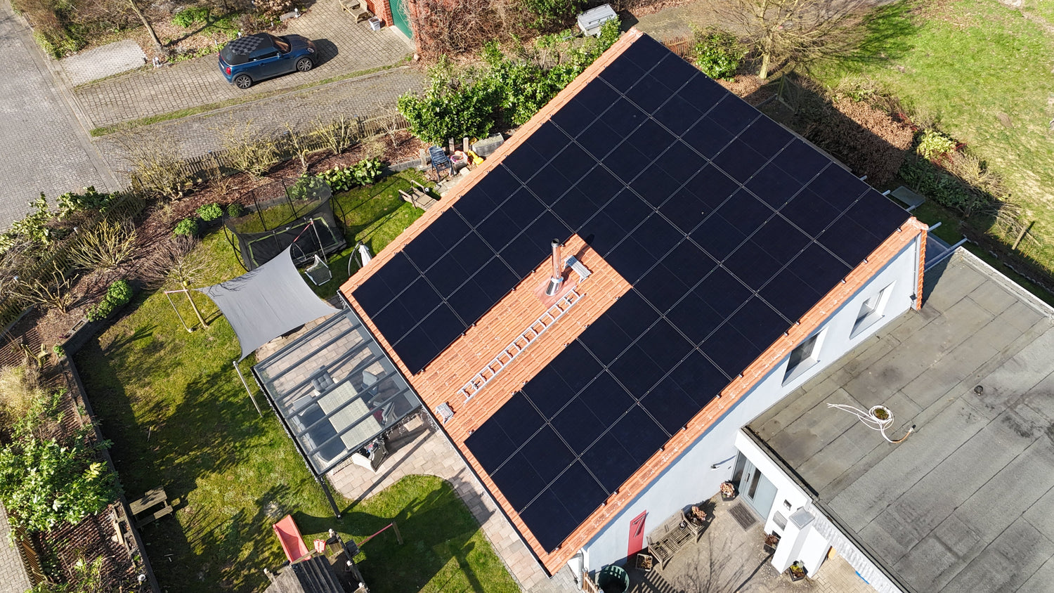Solaranlage auf einem EFH mit LONGi EcoLife X10 Premium Solarmodulen
